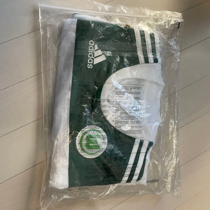 新品　長谷部　直筆サイン入り　ユニフォーム　VFL WOLFSBURG 13番