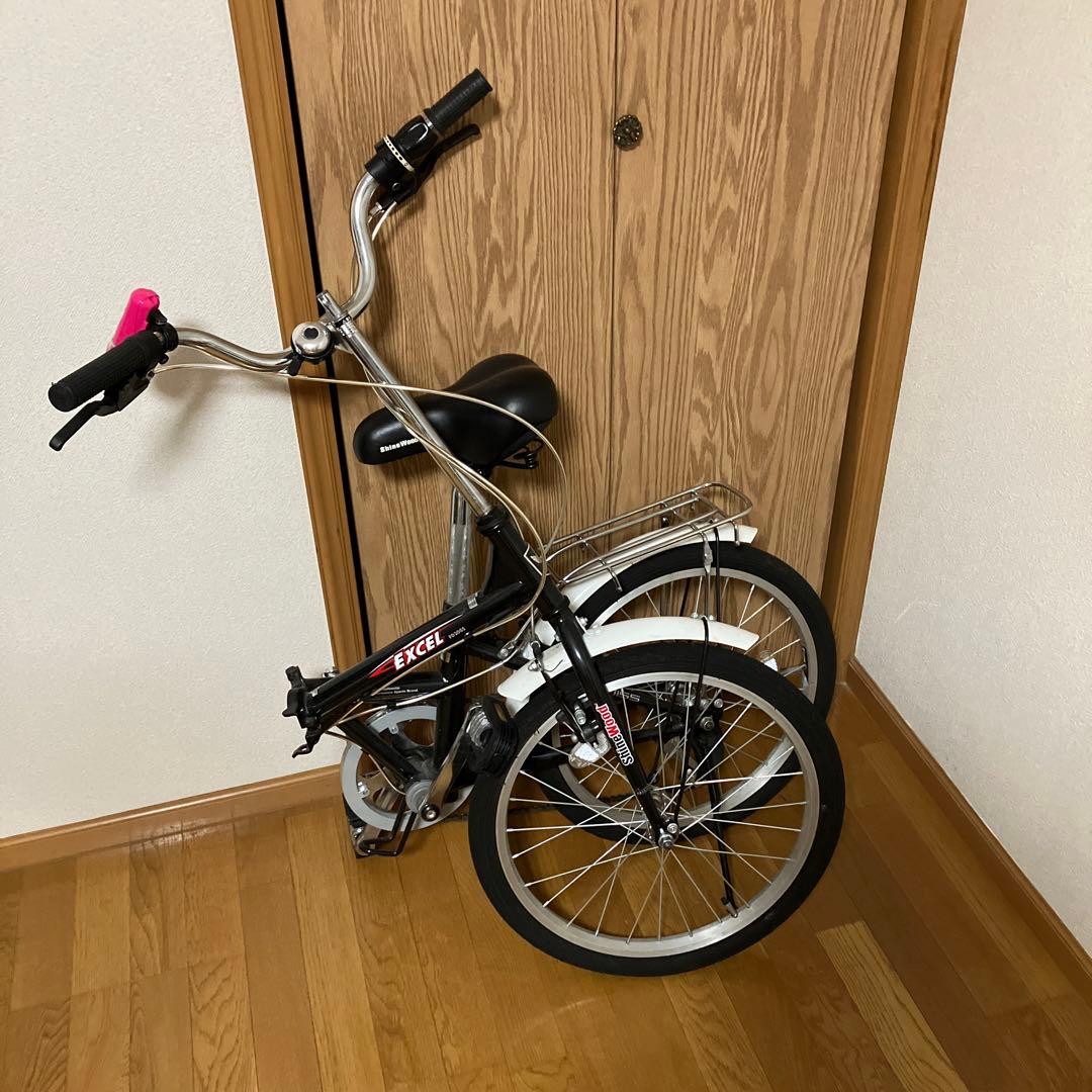 後部タイヤが、パンクしています。