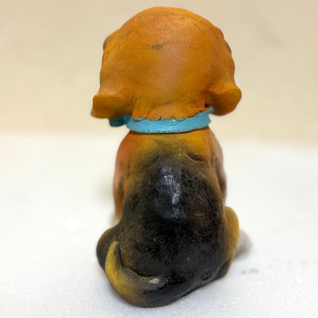 ビーグル犬の子犬の置物