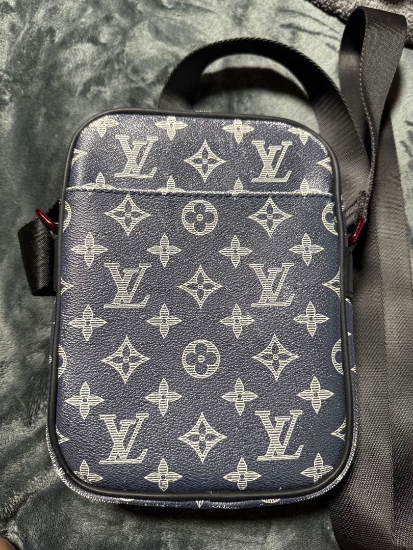 Louis Vuitton ショルダーバッグ ネイビー 1月12日月曜までの出品
