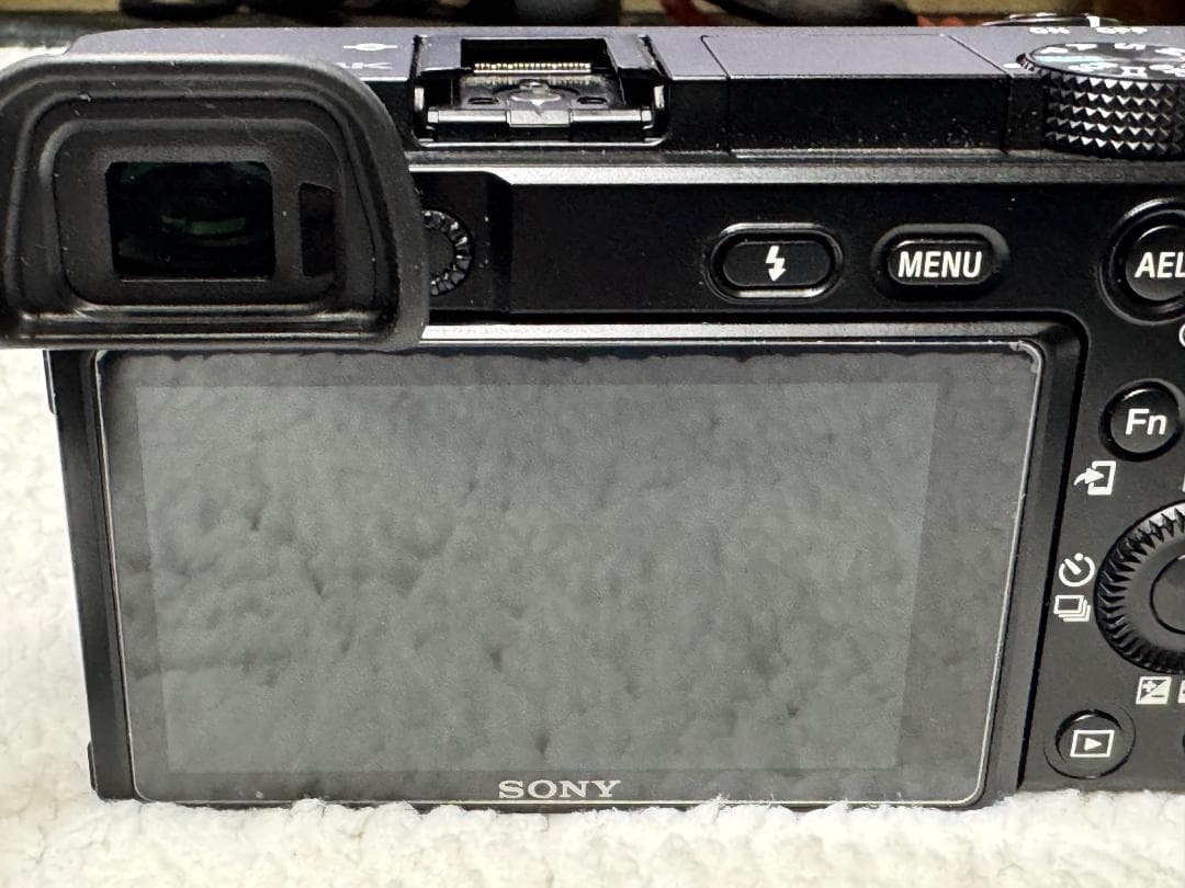 美品　SONY α6100 ミラーレス一眼カメラ