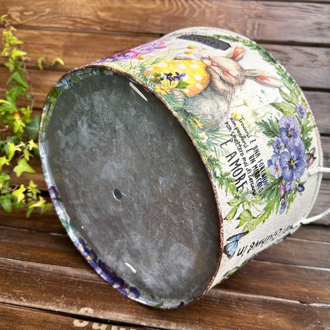 おみつさまご購入取手付き丸型プランター たまごを抱いたうさぎさん紫陽花とビオラ