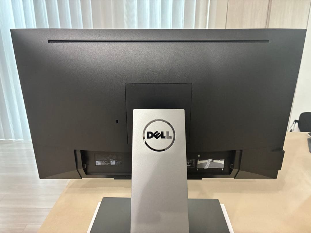 DELL ディスプレイ　P2418HT + BUFFALO スピーカー