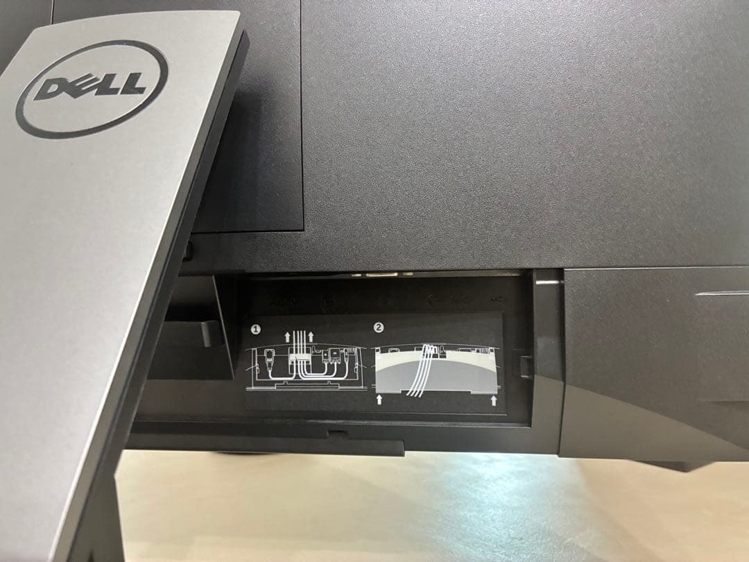 DELL ディスプレイ　P2418HT + BUFFALO スピーカー