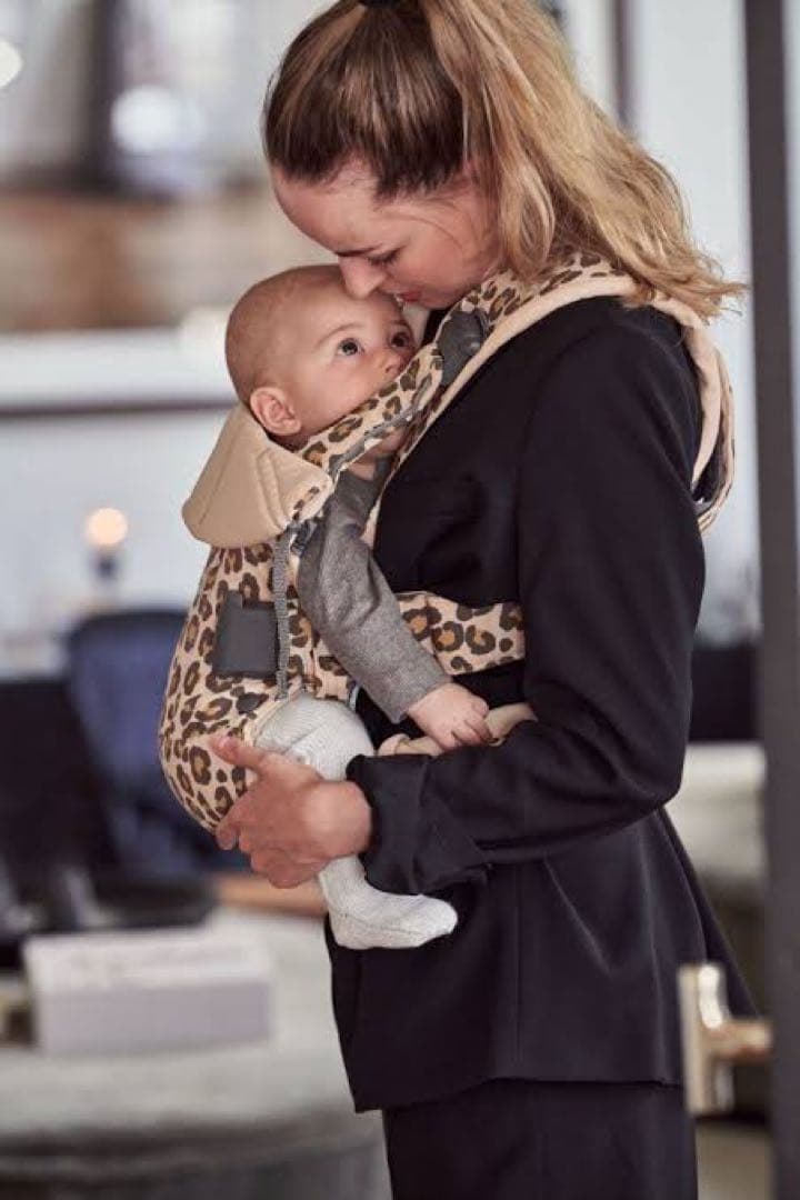 廃盤　美品　ベビービョルン　ONE KAI 抱っこ紐　ヒョウ柄 レオパード