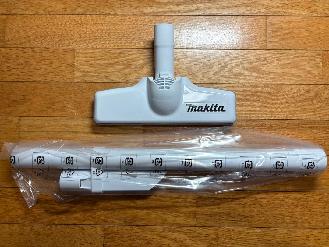 新品未使用　マキタ　充電式クリーナ CL141FDZW バッテリーと充電器は別売