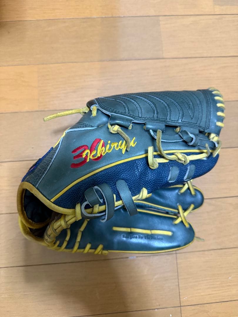 元広島カープ一岡竜司投手実使用　Wilson 硬式グローブ 2019年モデル