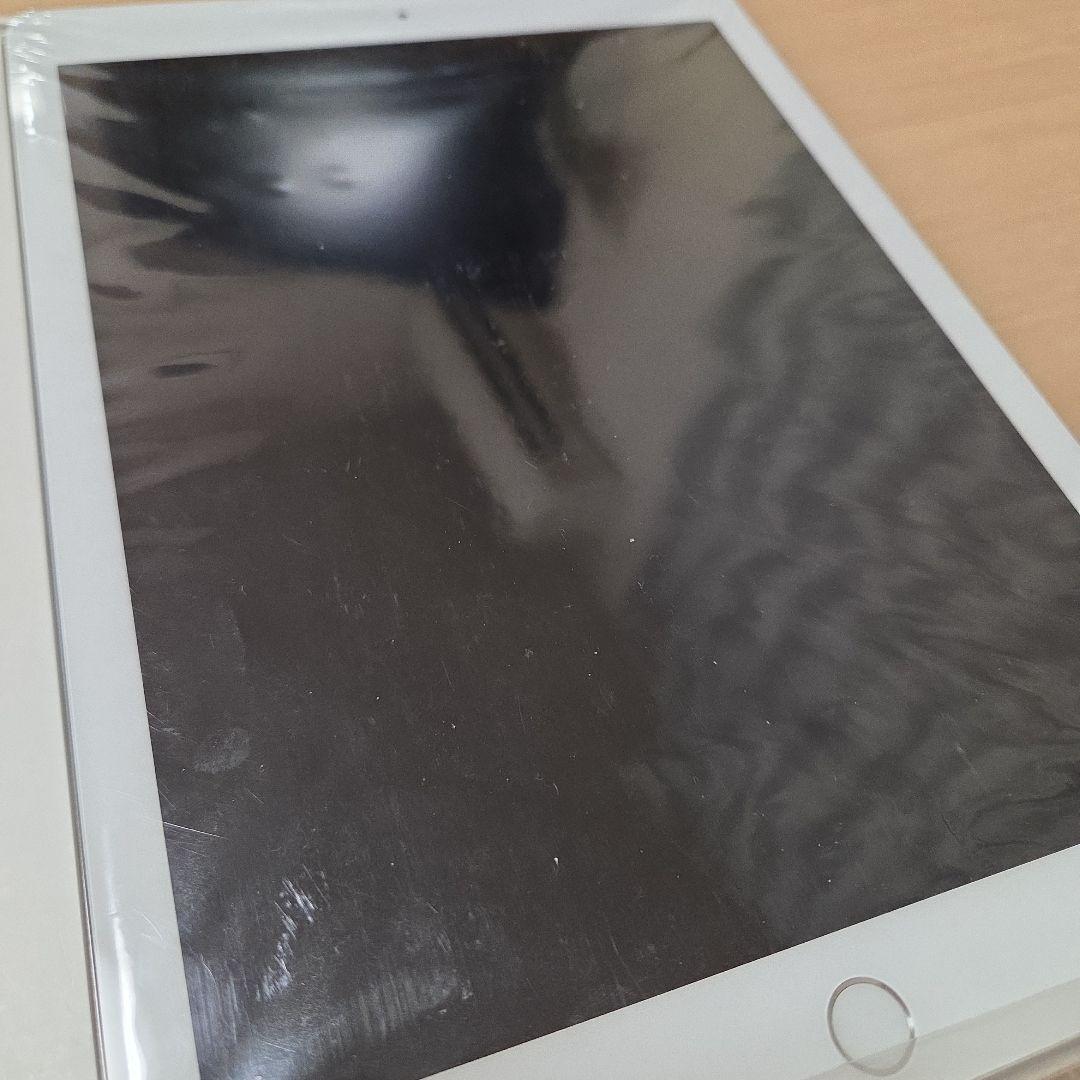 iPad　第6世代　32GB　 本体 充電ケーブル・アダプタ付属