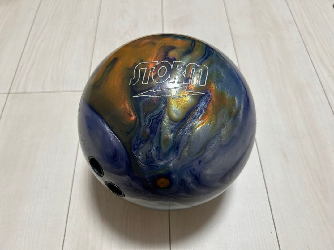 STORM EQUINOX ボウリングボール 15ポンド4oz サムレス