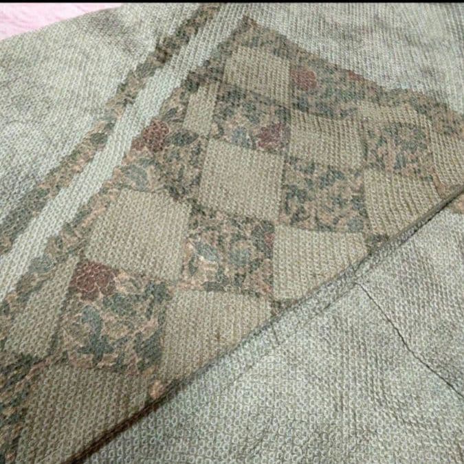 Color です。⭐❣️未使用手描き友禅総絞り柳鼠色地に辻が花描き訪問着