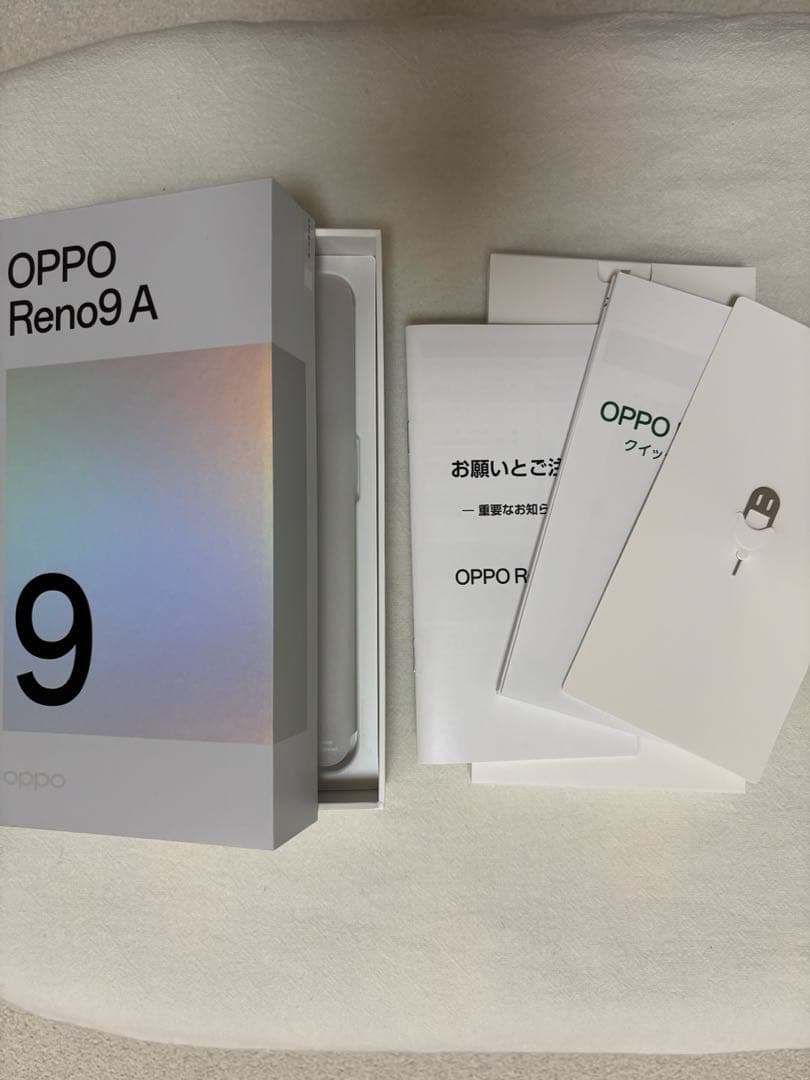 Oppo Reno 9A （ムーンホワイト） 本体
