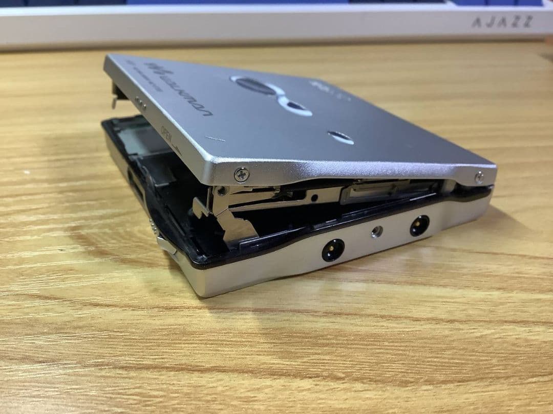 ポータブルMDプレーヤー SONY MZ-E700