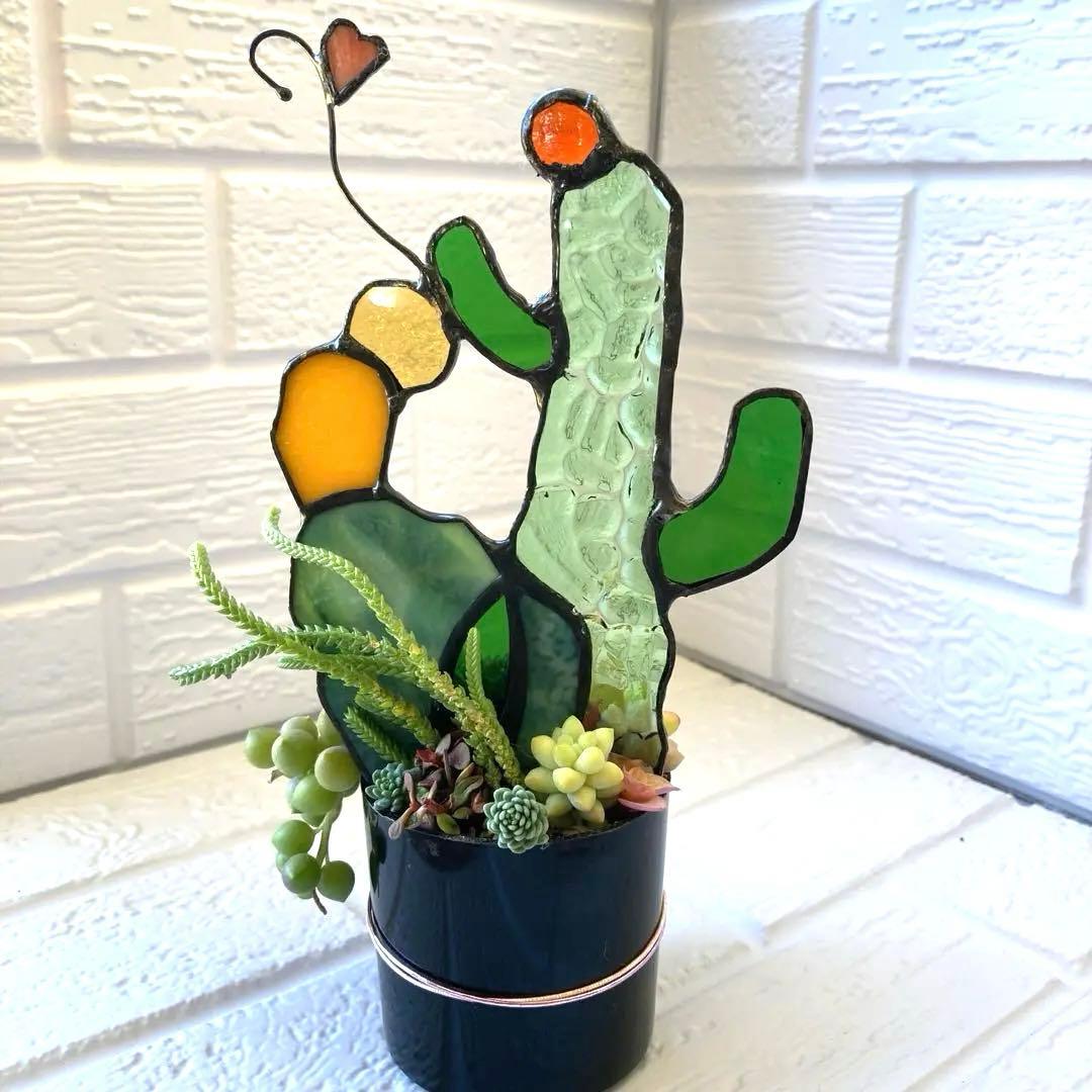 サボテン①    ステンドグラスの多肉ポット　お正月飾り