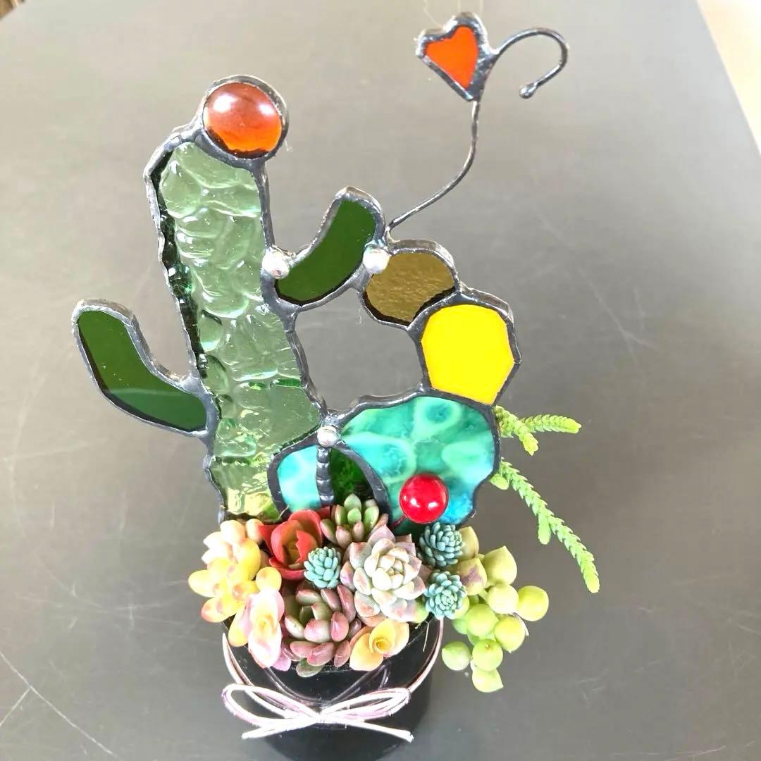 サボテン①    ステンドグラスの多肉ポット　お正月飾り