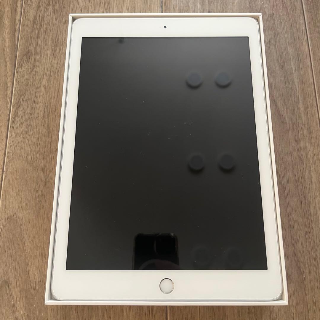 iPad (第6世代) 32GB Wi-Fi シルバー