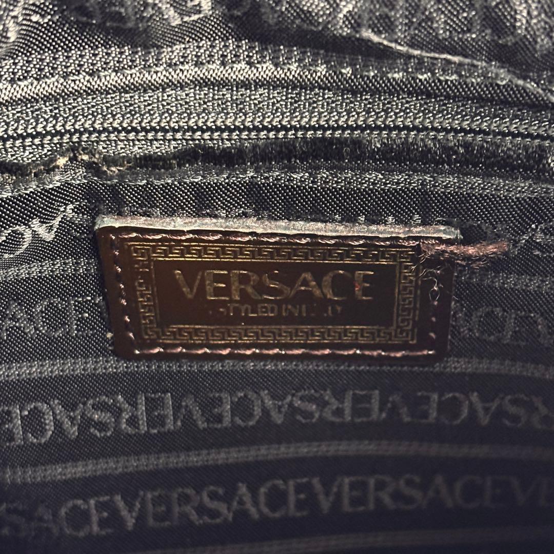 ジャンニヴェルサーチ　ワンショルダーバッグ　ハンドバッグ　メデューサ　レザー