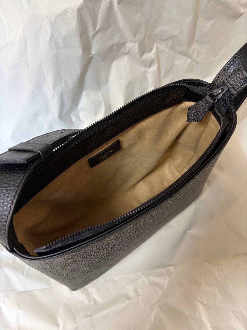 Hush tug レザーショルダーバッグ ブラック