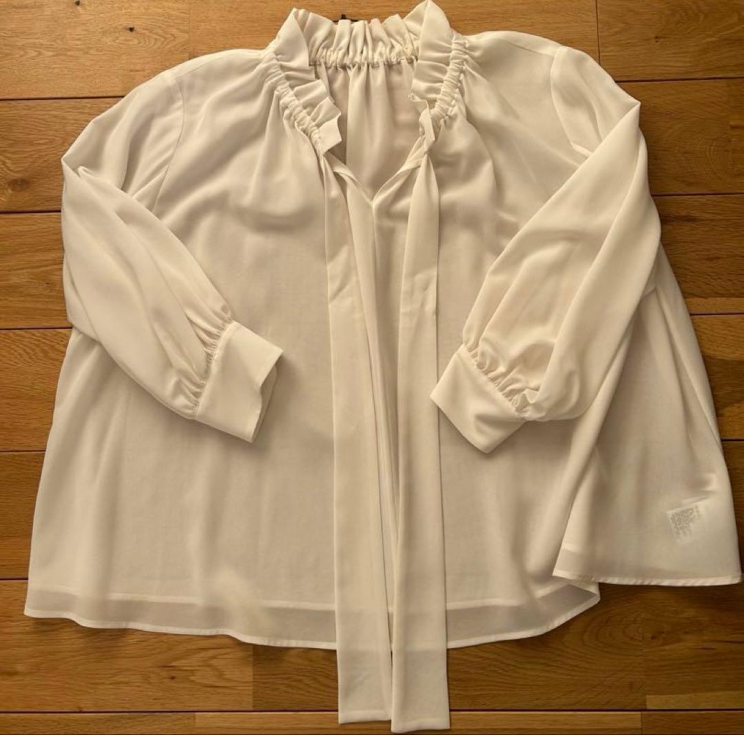 Ballsey シアートロ フリルネックブラウス　ホワイト