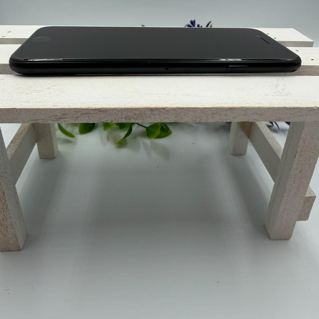 【美品】iPhone SE第3世代 64GB ミッドナイト 366