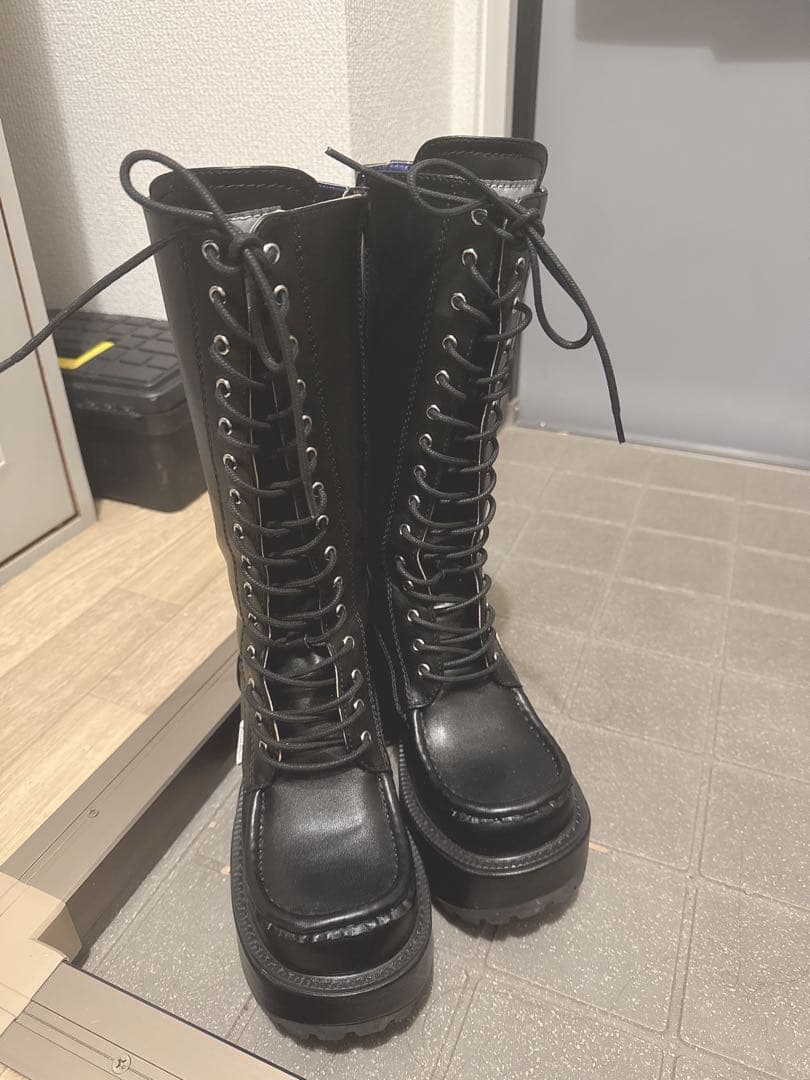 YOSUKE 厚底レースアップロングブーツ（BL）