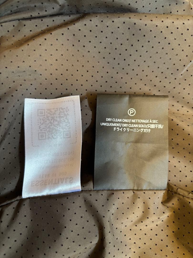 Fear of God Essentials ナイロンフード付きコーチジャケット