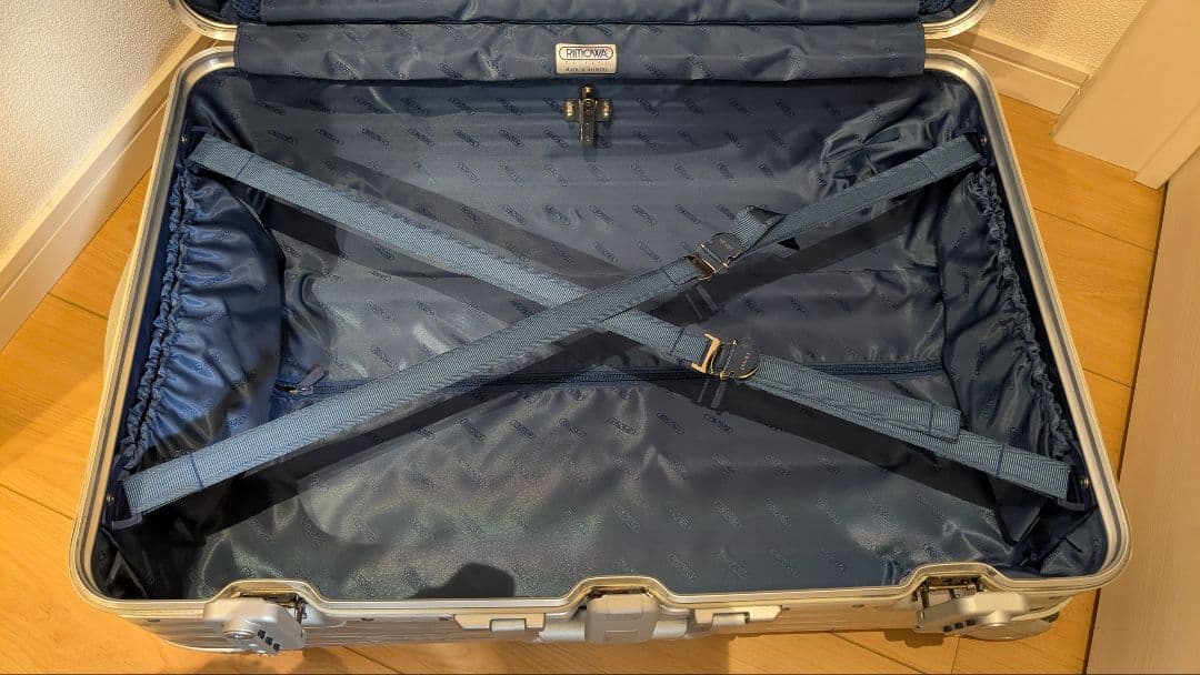 リモワ　RIMOWA　シルバー アルミニウム キャリーカート