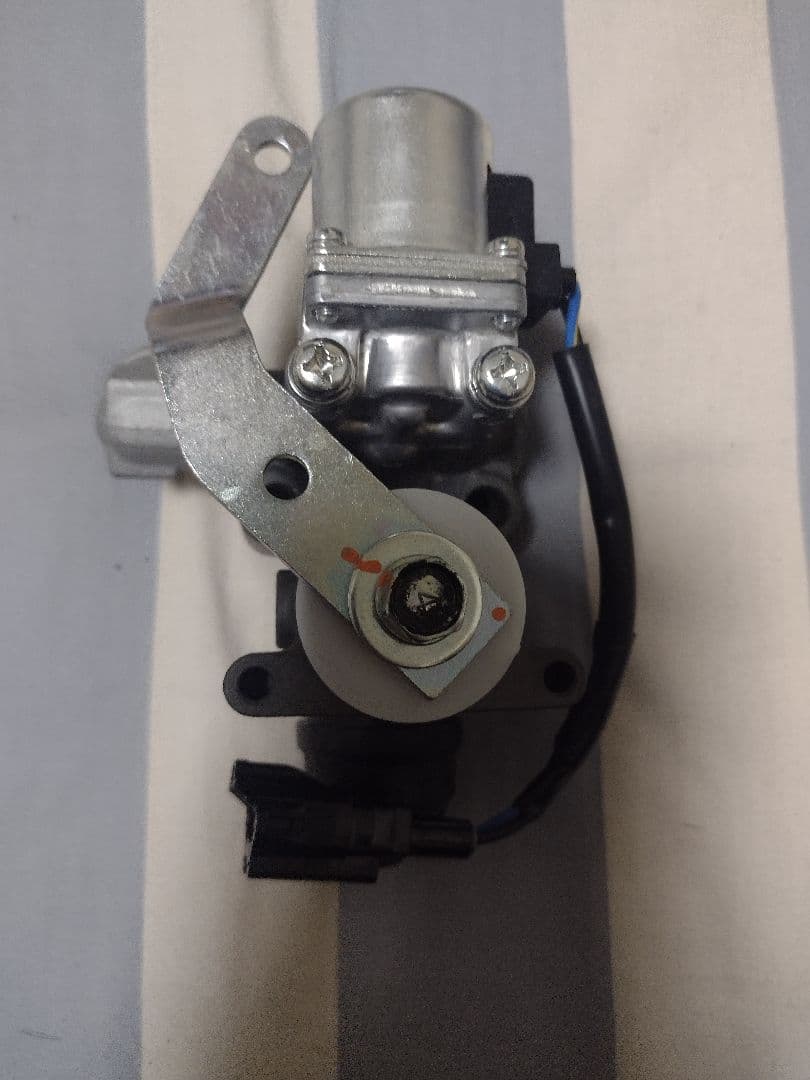 日野グランドプロフィア用キャブサスフロントレベリングバルブ