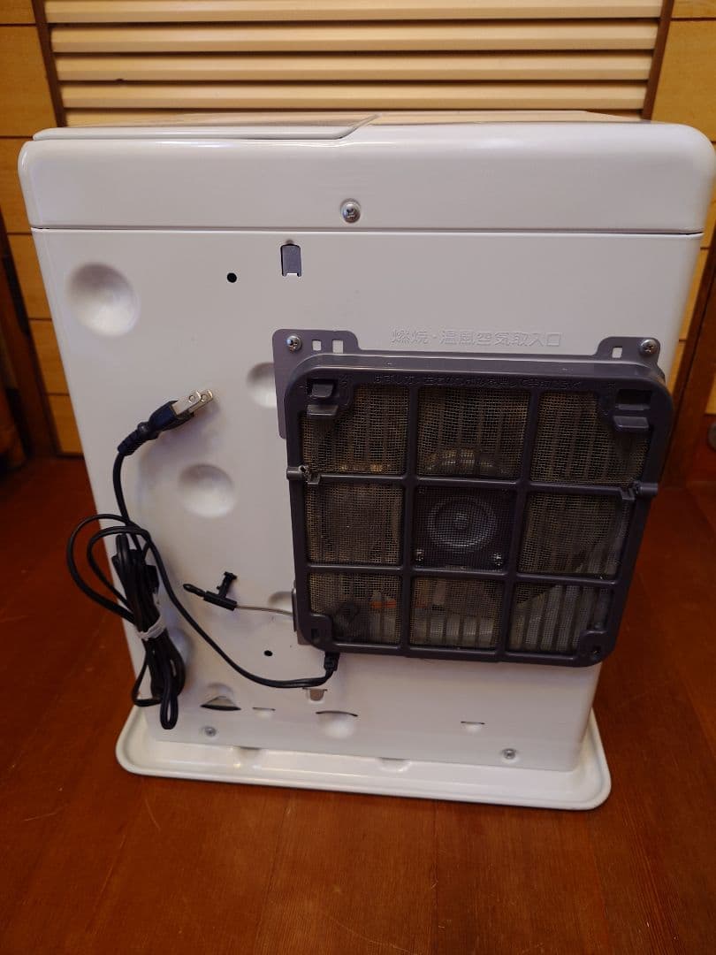 とても状態の良いダイニチ石油ブルーヒーター。