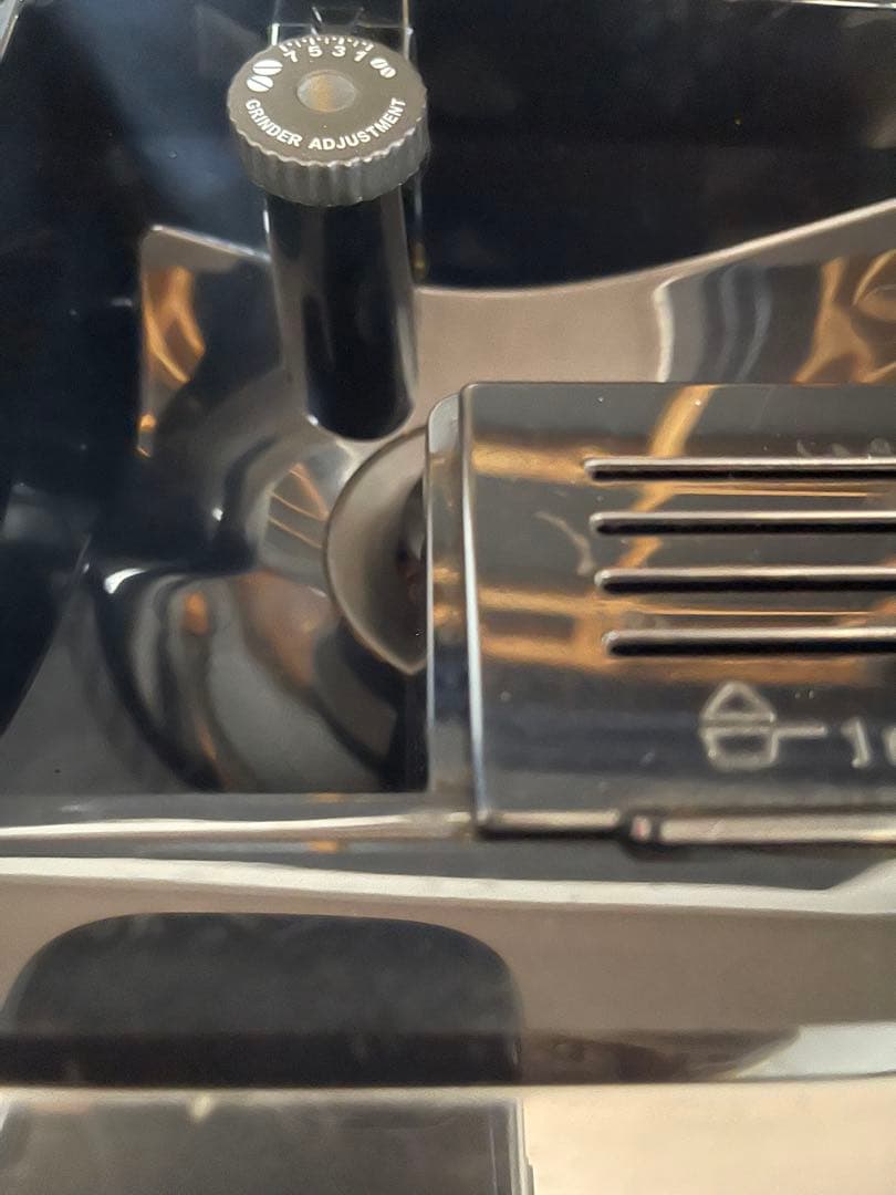 全自動カプチーノマシン／デロンギ エレッタ ECAM44660BH 除石灰済