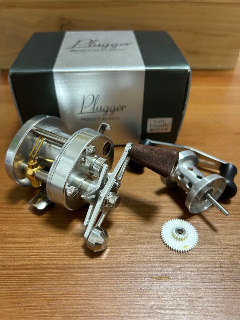 スミス　ベイトリール　プラッガー21　LH　シルバー左　（ 五十鈴bc421 ）