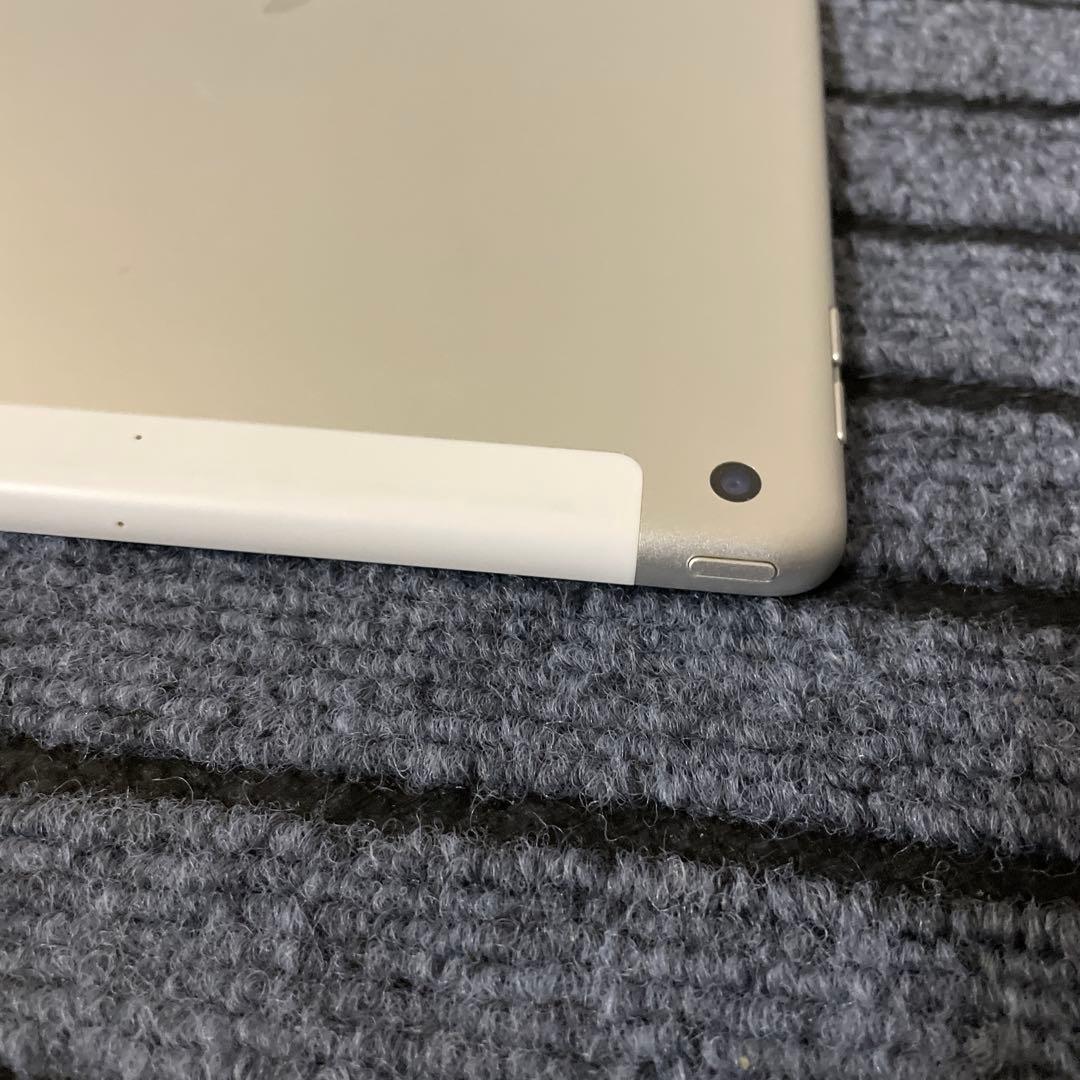 179 iPad 8世代 32GB SIMフリー シルバー