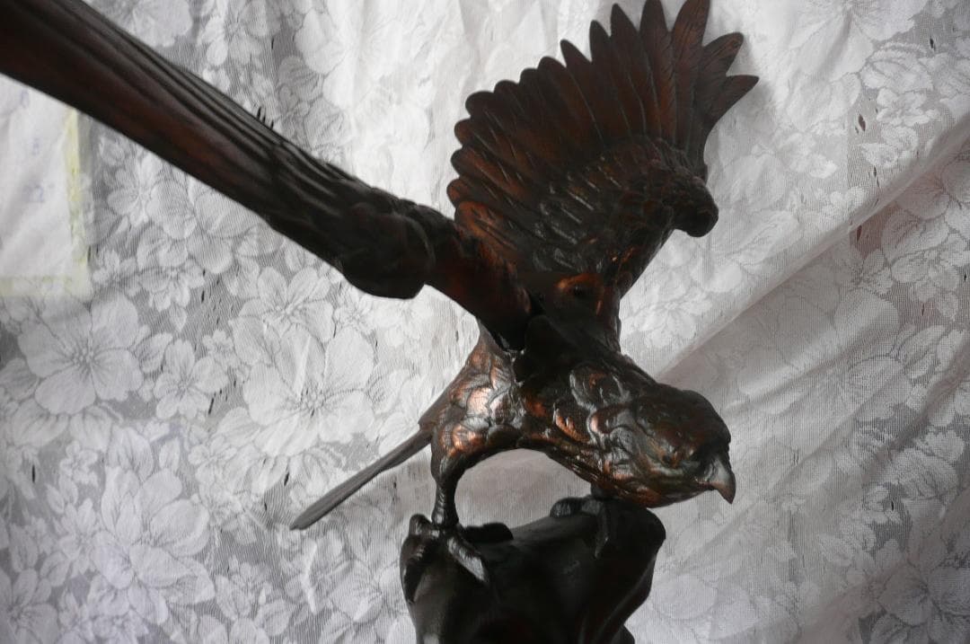 金属製、鷹鳥の置物