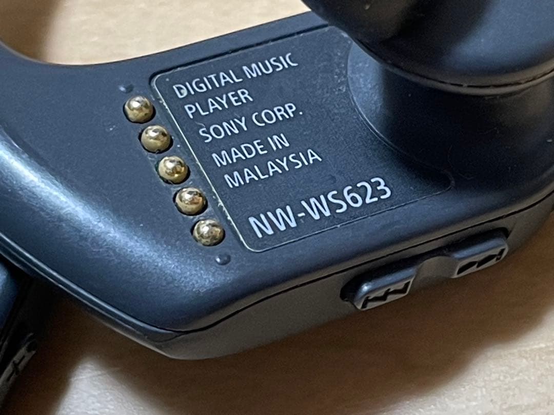 ソニー ヘッドホン一体型ウォークマン NW-WS623