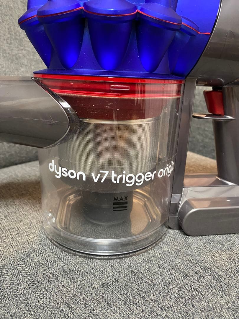 付属品多数ダイソンV7triggerハンディコードレスクリーナー　＊美品＊