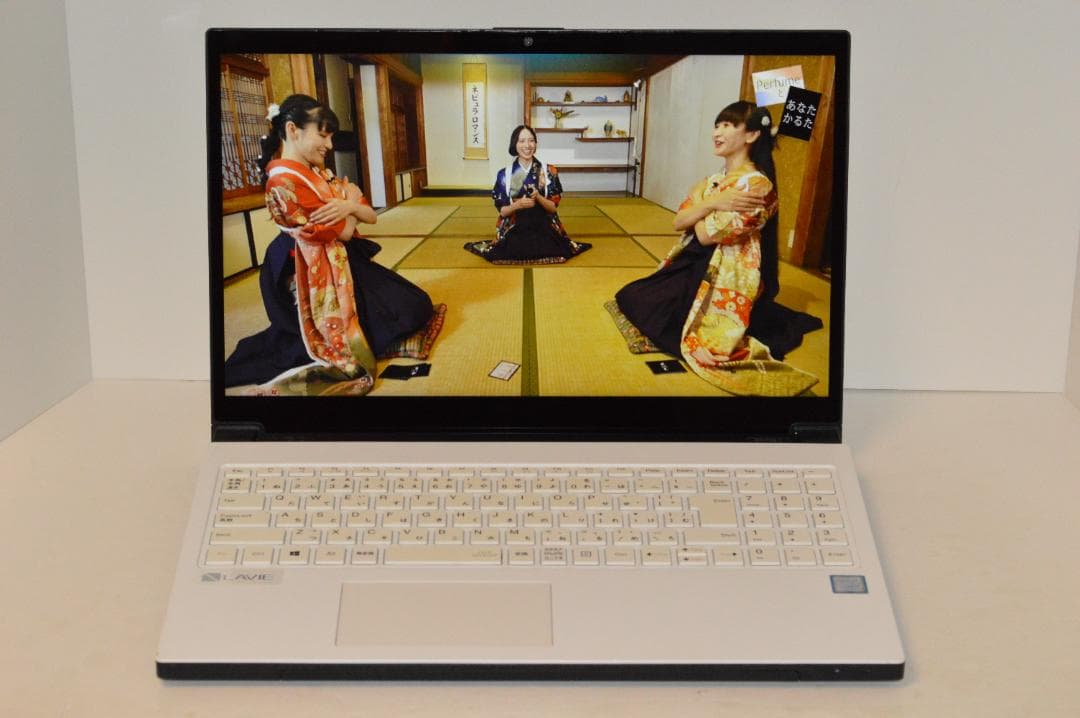 ホワイトLAVIE第8世代Corei7/32G/SSD500G/バッテリー良好