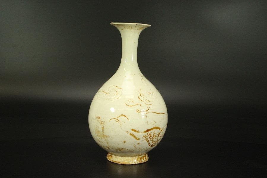 中国美術 白磁 刻龍紋 瓶 高17.5cm(HA434)