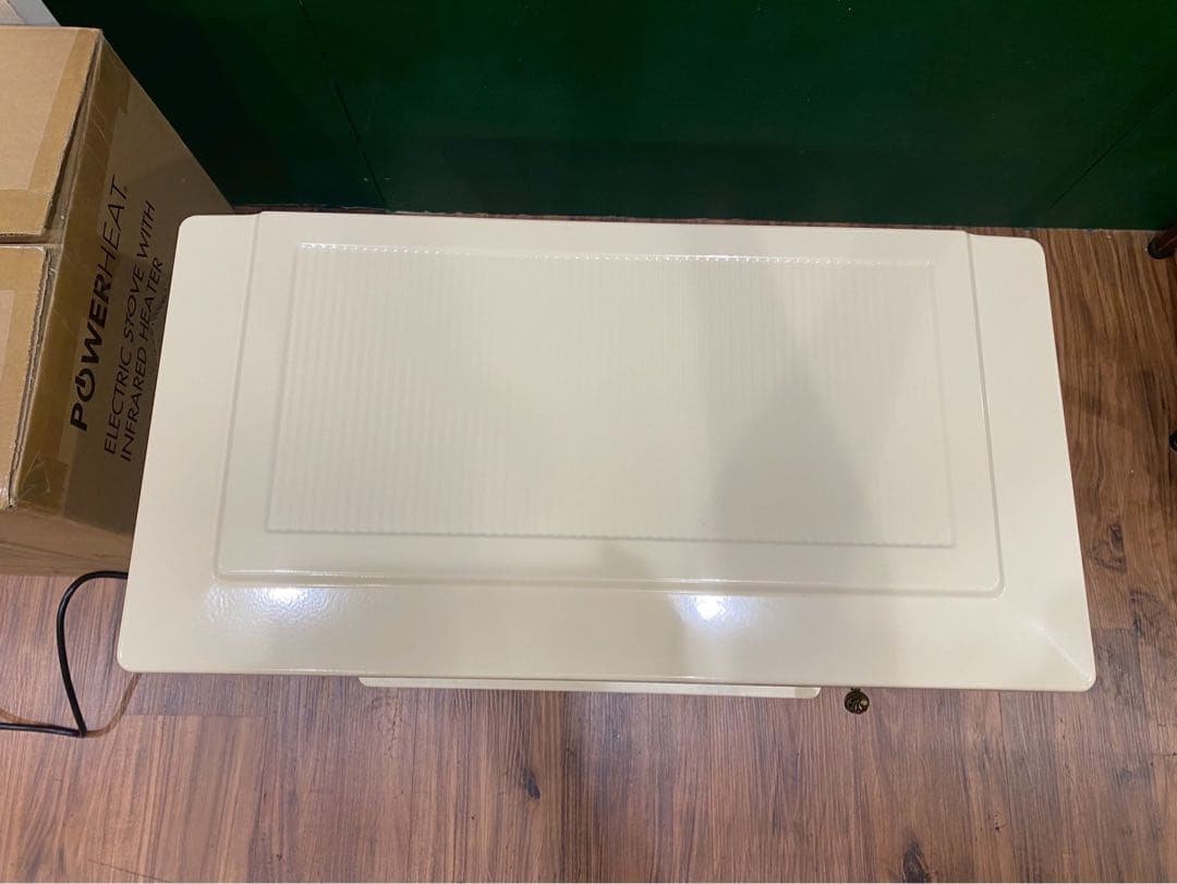 新品 未使用 暖炉型ファンヒーター 白 ホワイト 白家具 インテリア ストーブ