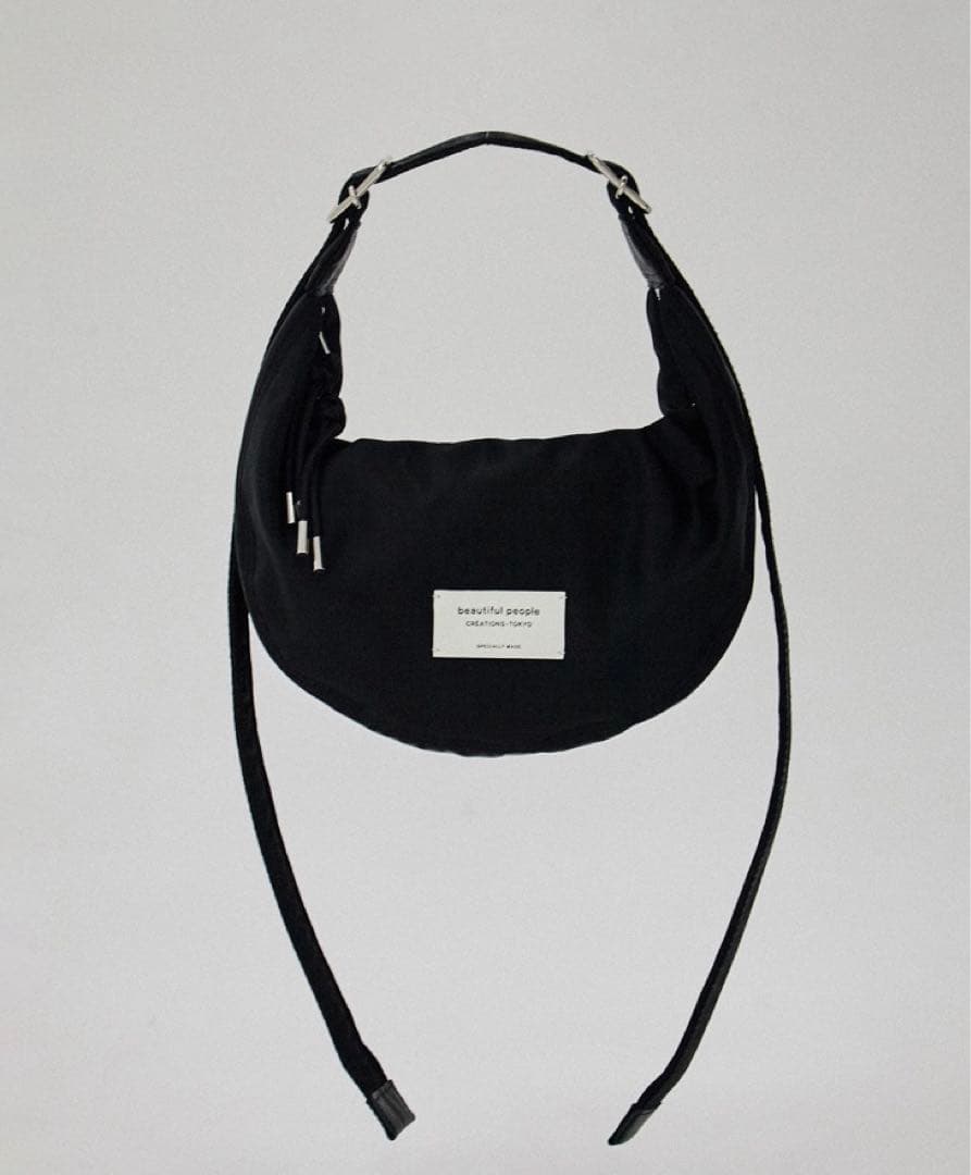 naaa⭐︎美品beautiful people ムーンショルダーバッグ