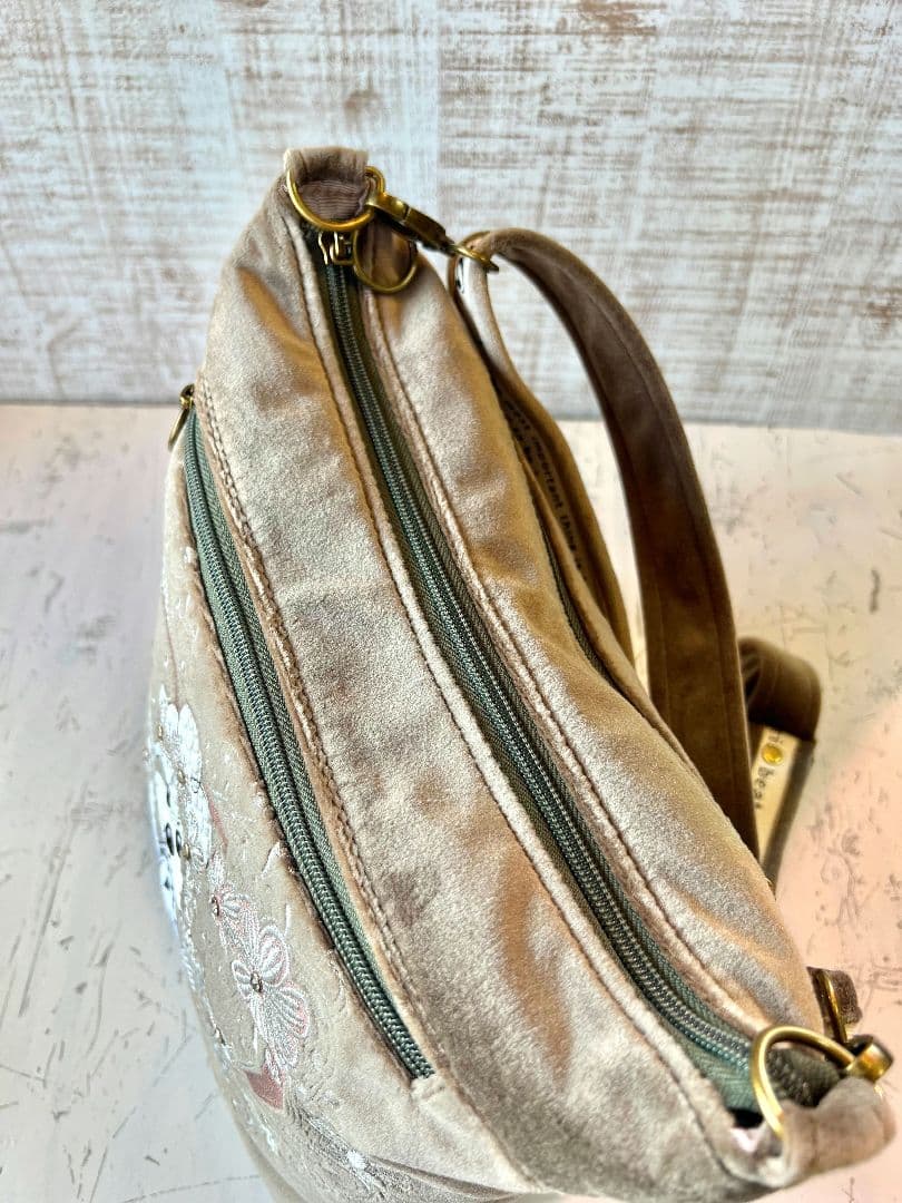 ＊wasabi様リクエスト品＊ロラライハリス♡カーキブラウンベロアショルダー