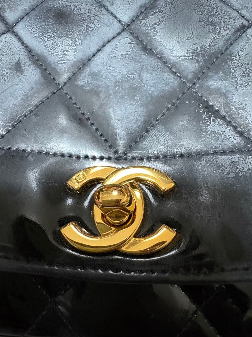 CHANEL マトラッセエナメルショルダーバッグ