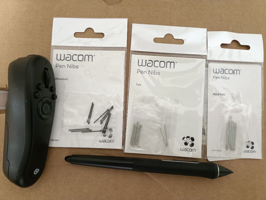 WACOM Cintiq 22 21.5型 DTK-2260/K0D　おまけ付き