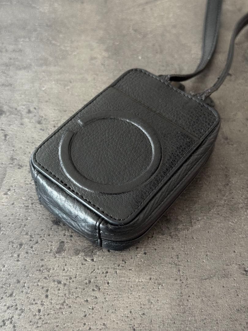 【objcts.io】ストラップ一体型マイクロバッグ