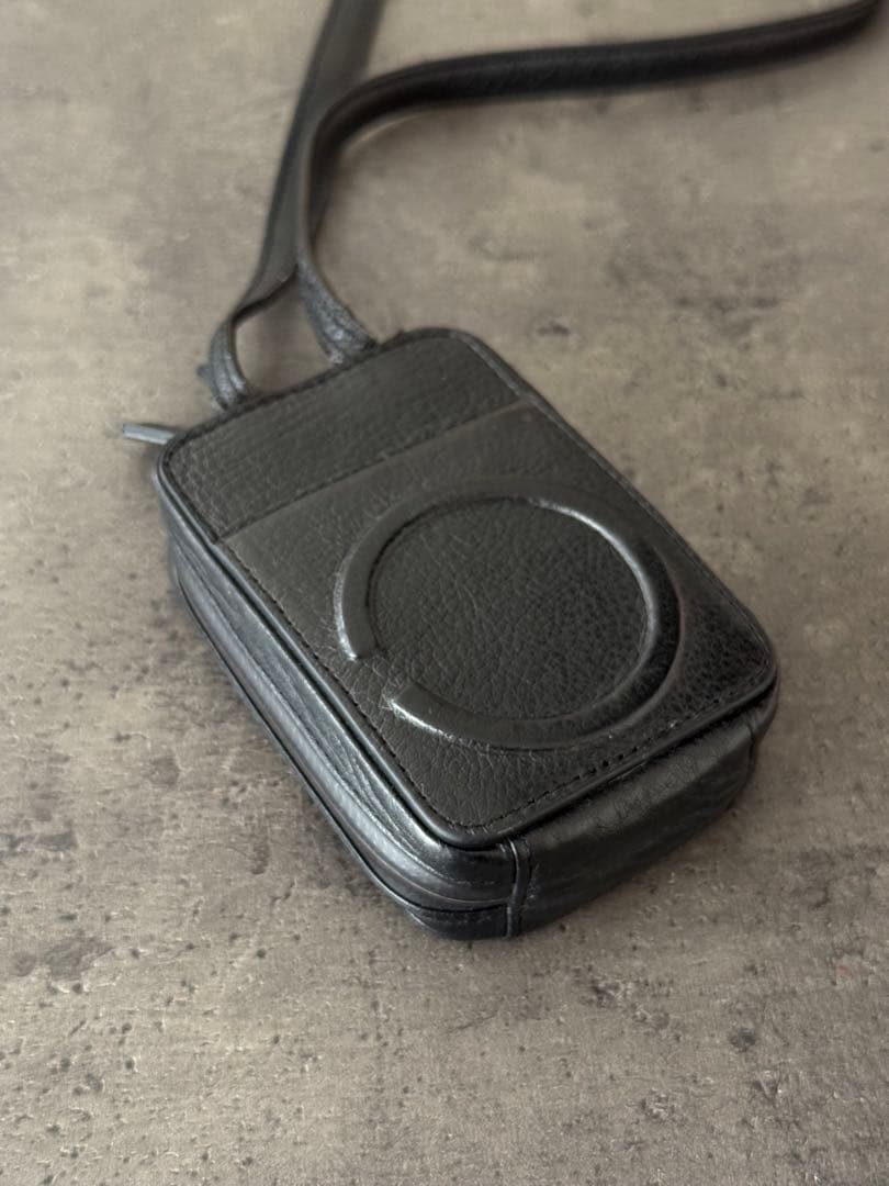 【objcts.io】ストラップ一体型マイクロバッグ