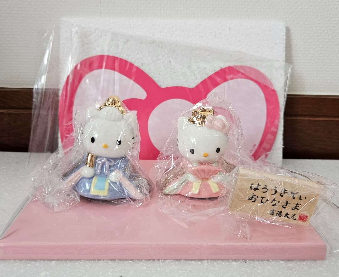 【新品】2025年ハローキティ＆ダニエル 雛人形 コンパクト サンリオ 吉徳大光