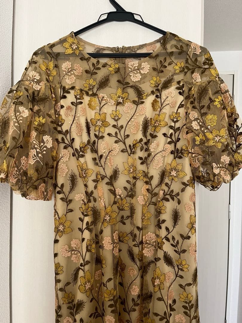 kana niana フラワー刺繍　ワンピース　イエロー　お呼ばれ　オケージョン