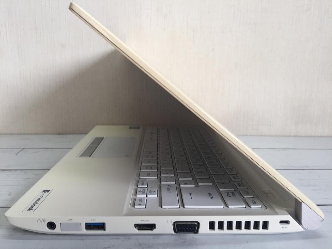 東芝 dynabook RX73/TWP フルHD 13.3型コンパクトノート