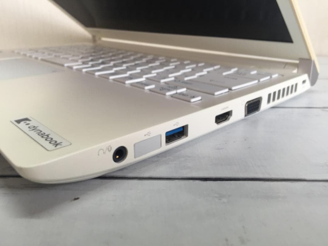 東芝 dynabook RX73/TWP フルHD 13.3型コンパクトノート