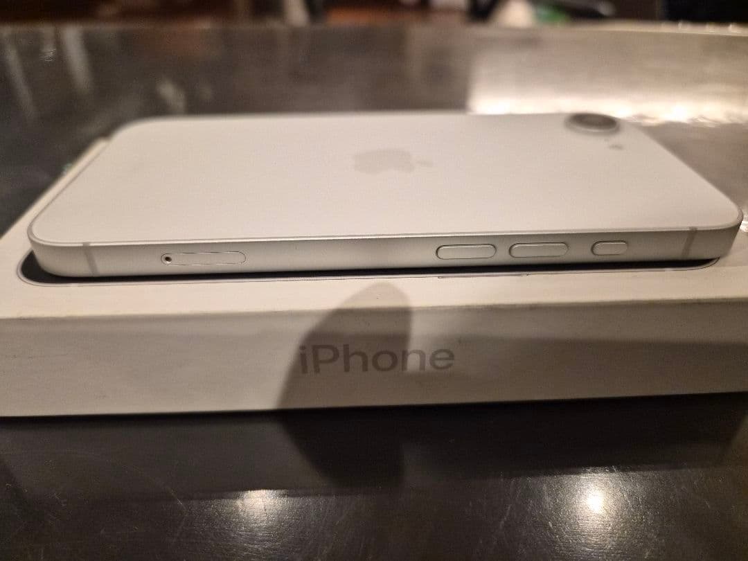 iPhone 16e 128GB white 本体 箱付き