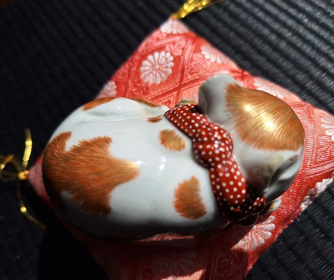 最上手！海を渡り、米国で百年以上眠り続けた猫！明治後期眠り猫招き猫 古伊万里九谷