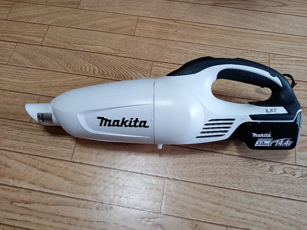 マキタ充電式クリーナCL141FD サイクロン、バッテリー、充電器、スタンド付